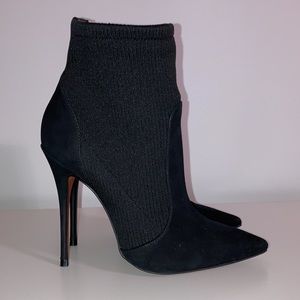 L'intervalle suede stiletto booties